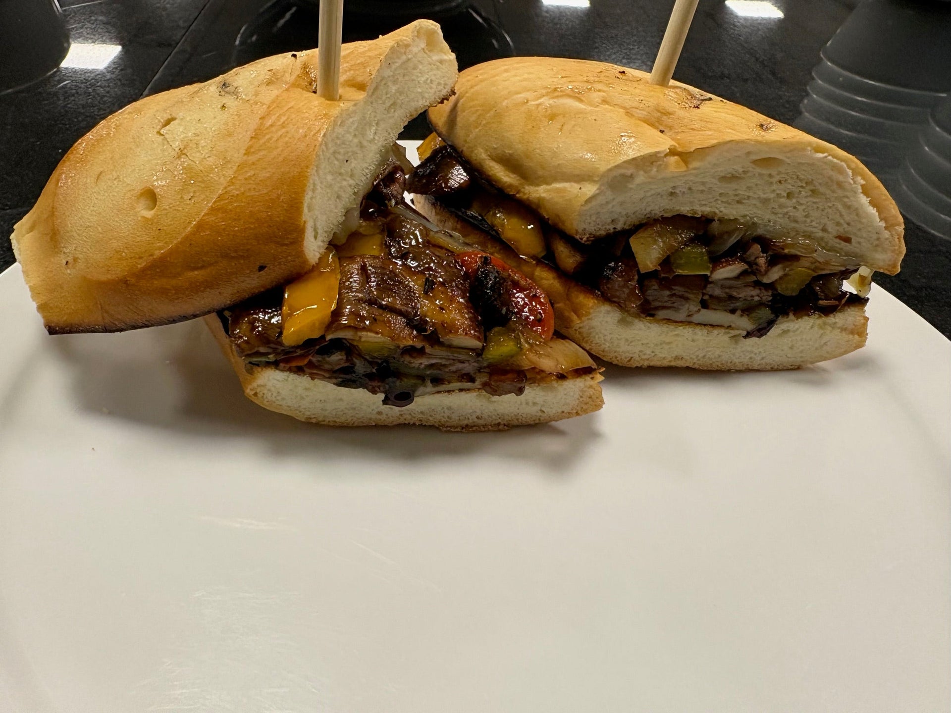 Philly cheesesteak szendvics