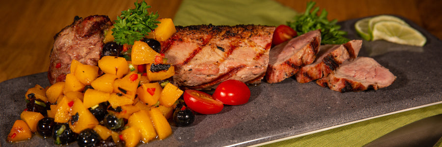 Grillezett sertésszűz grillezett őszibarack-salsával
