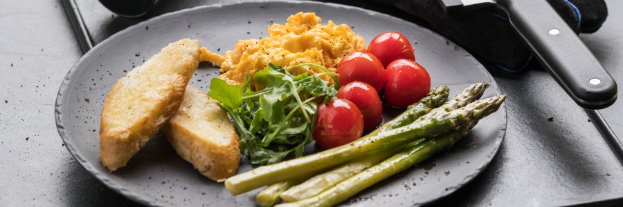 Rántotta grillezett zöldségekkel