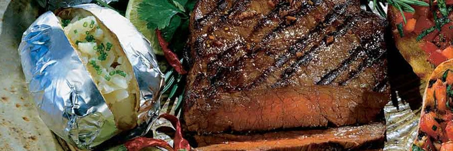 Pácolt szárnyas-szegy steak