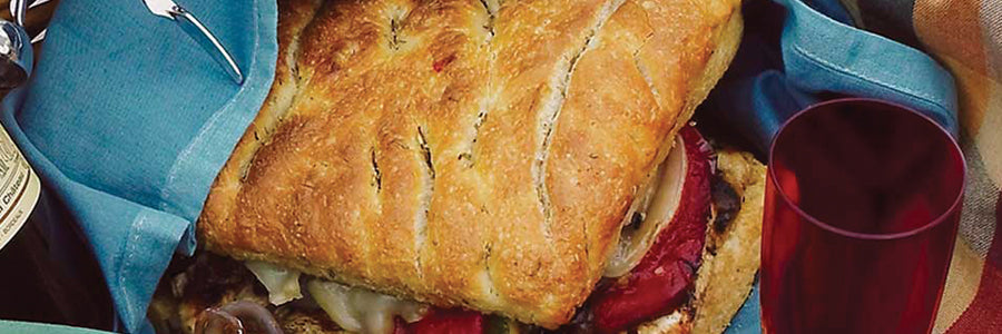 Grillezett focaccia csirkével és zöldségekkel