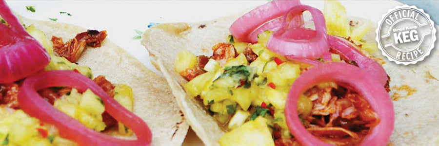 Füstölt csirke taco savanyított hagymával és ananászsalsával