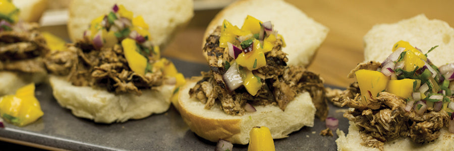Jamaicai jerk csirkés mini burgerek